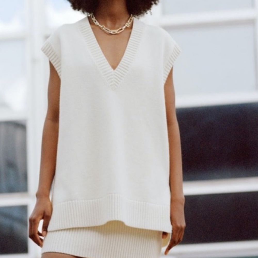 & Other Stories Cream V-Neck Sleeveless Knit Sweater Vest